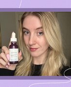 Picture of an editor holding the La Roche-Posay 10% Pure Niacinamide Serum, with a purple graphic border